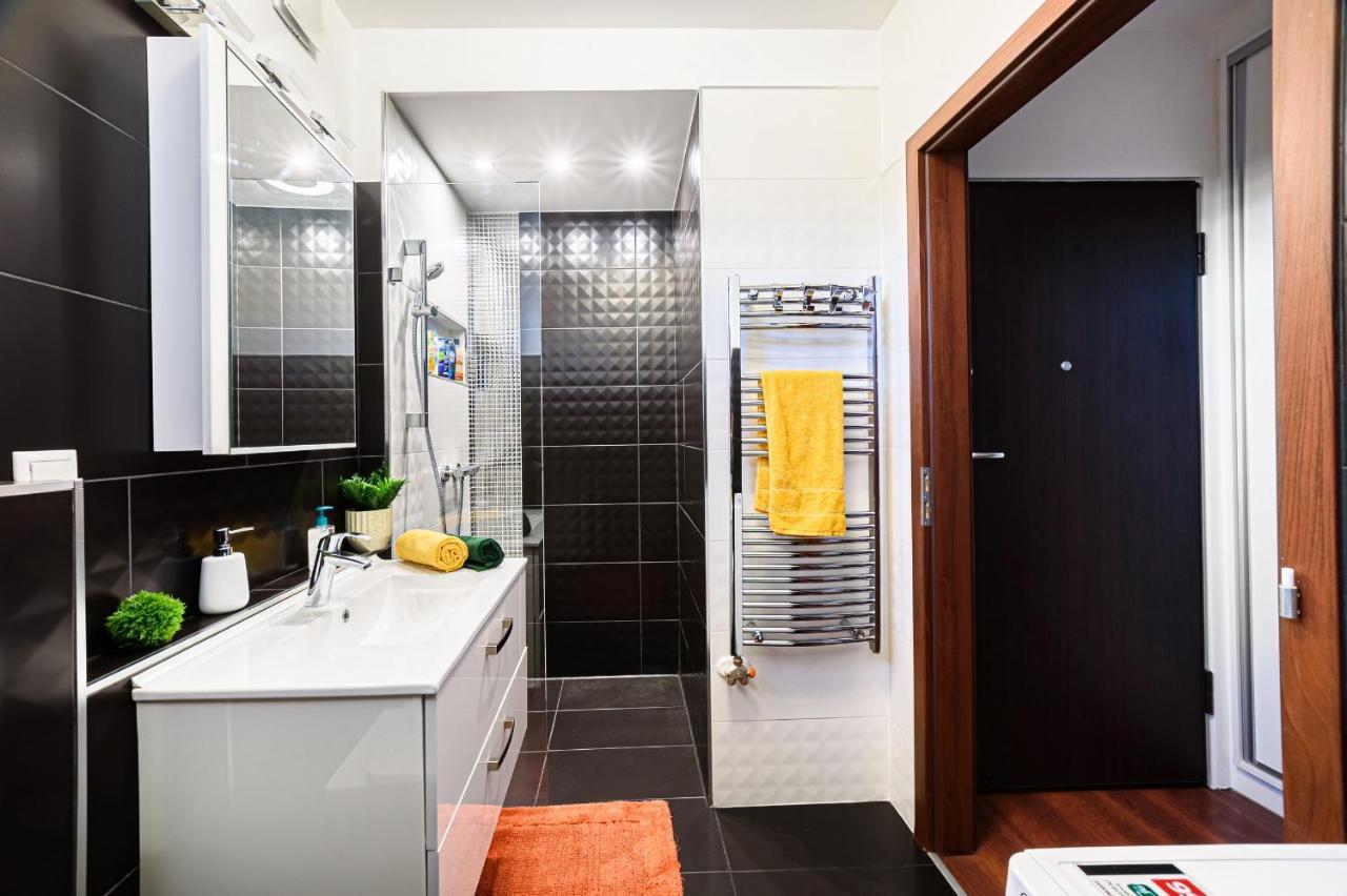 Hid19 Apartman Gyor Belvaros-Free Parking-Terrace Az Rq Vizi Elmenypark Es Gyogyfuerdonel Exterior photo