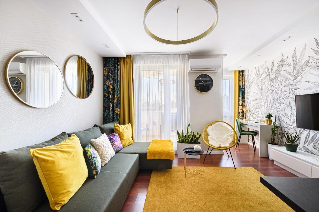 Hid19 Apartman Gyor Belvaros-Free Parking-Terrace Az Rq Vizi Elmenypark Es Gyogyfuerdonel Exterior photo